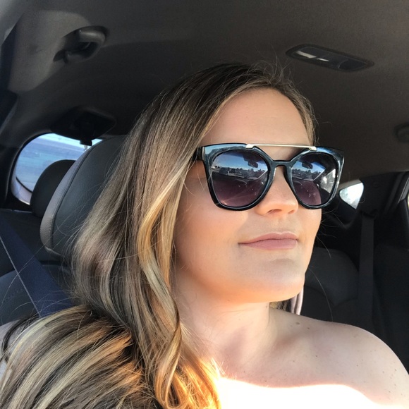 Meet your Posher, Robin - Picture 1 of 1